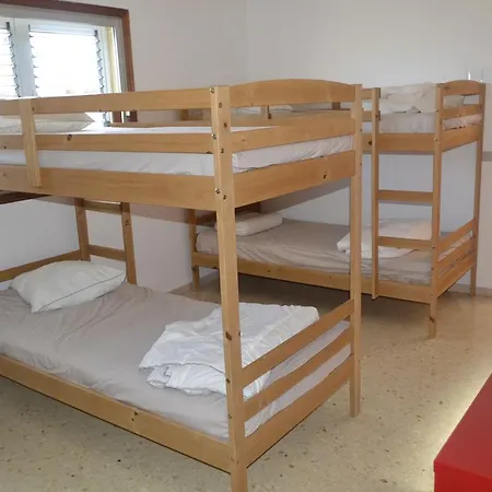 Explorers Retreat Hostel *